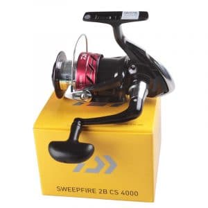 Máy Câu Cá Daiwa Sweepfire 2B CS